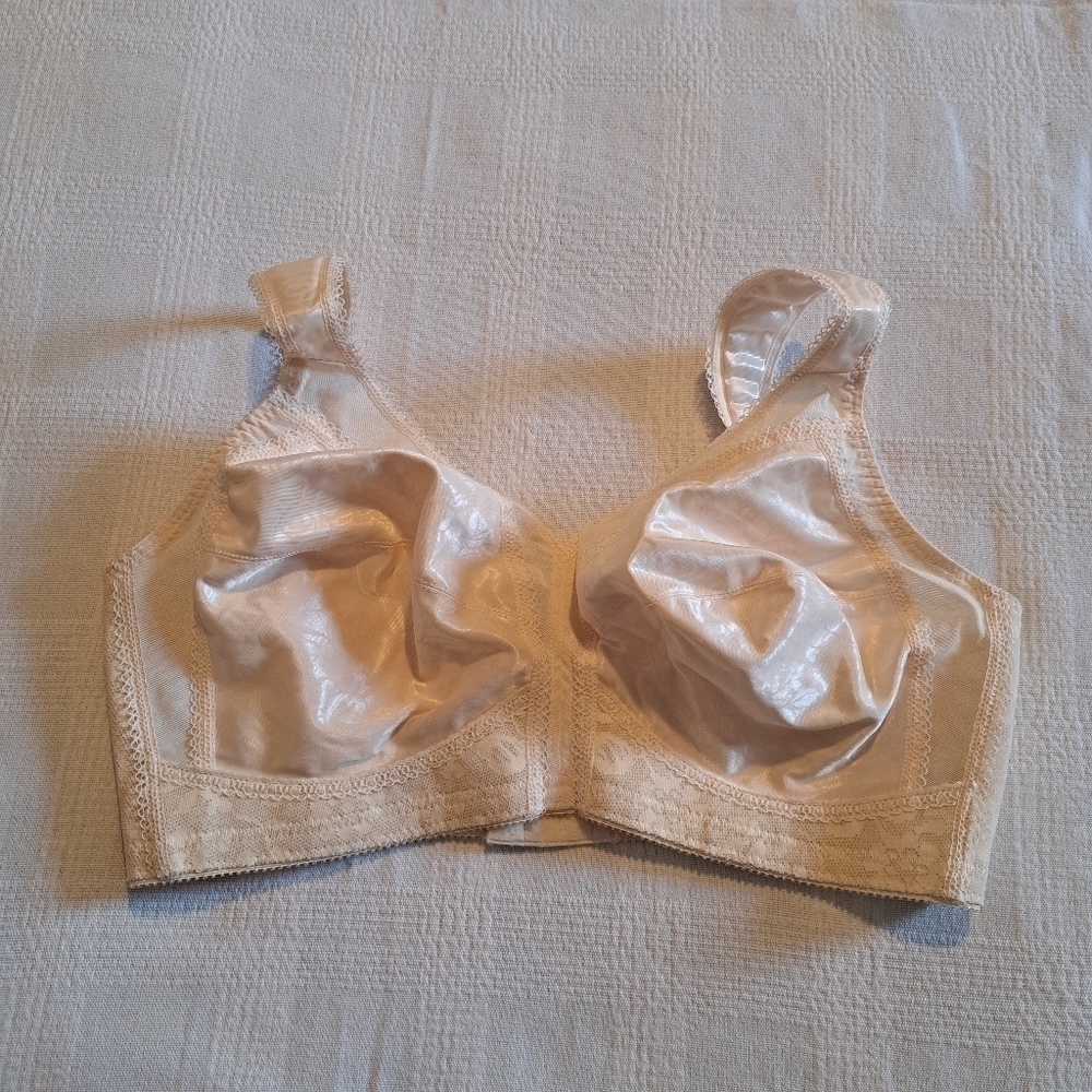 Playtex women's size 38D bra style 4693 beige New